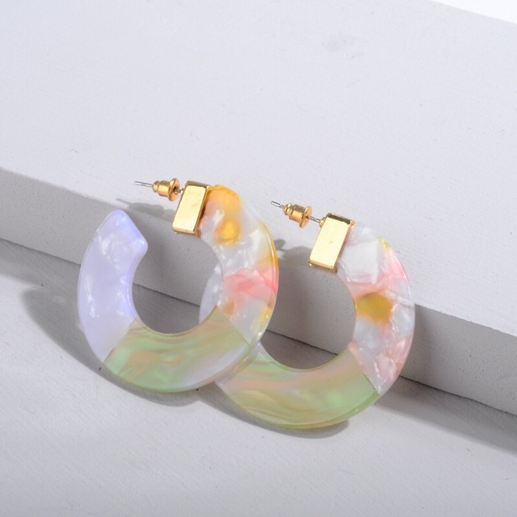 BaubleBar Style MultiColor Tortoise Hoop Earrings - Picture 7 of 8